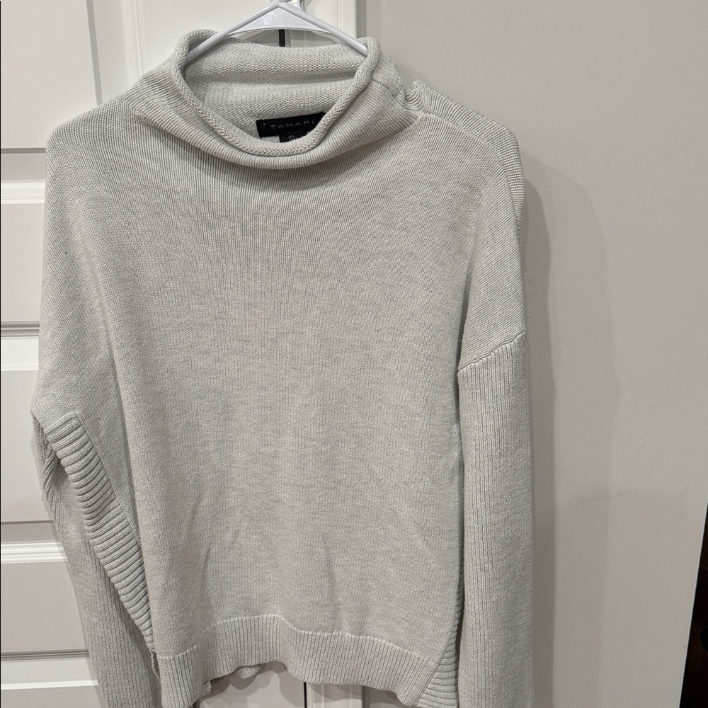 Tahari Cream Turtleneck Sweater - Cozy Women's Knit Size L